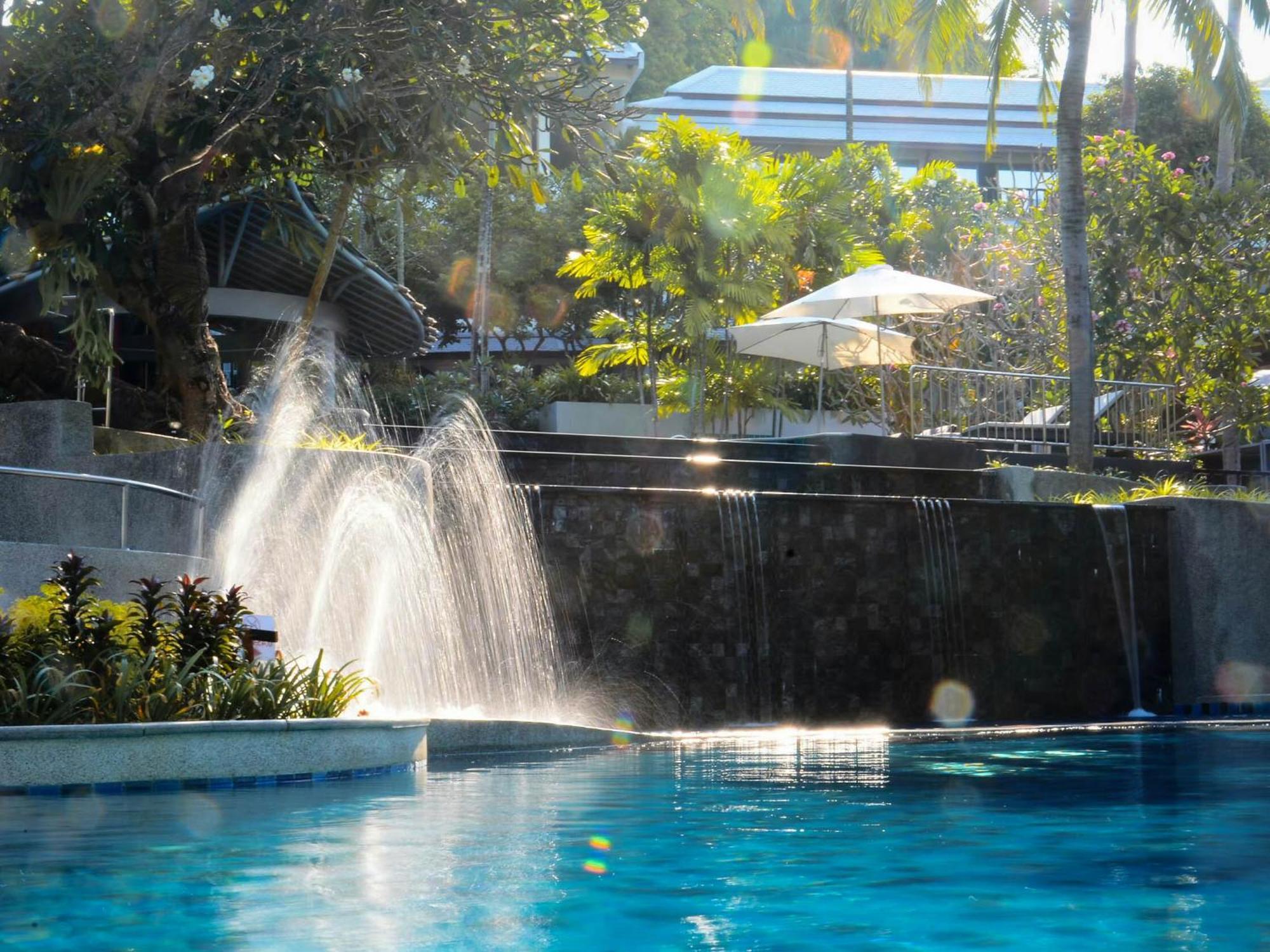 Andaman Cannacia Resort & Spa - Sha Extra Plus Strand Kata Exterior foto The pool at the hotel