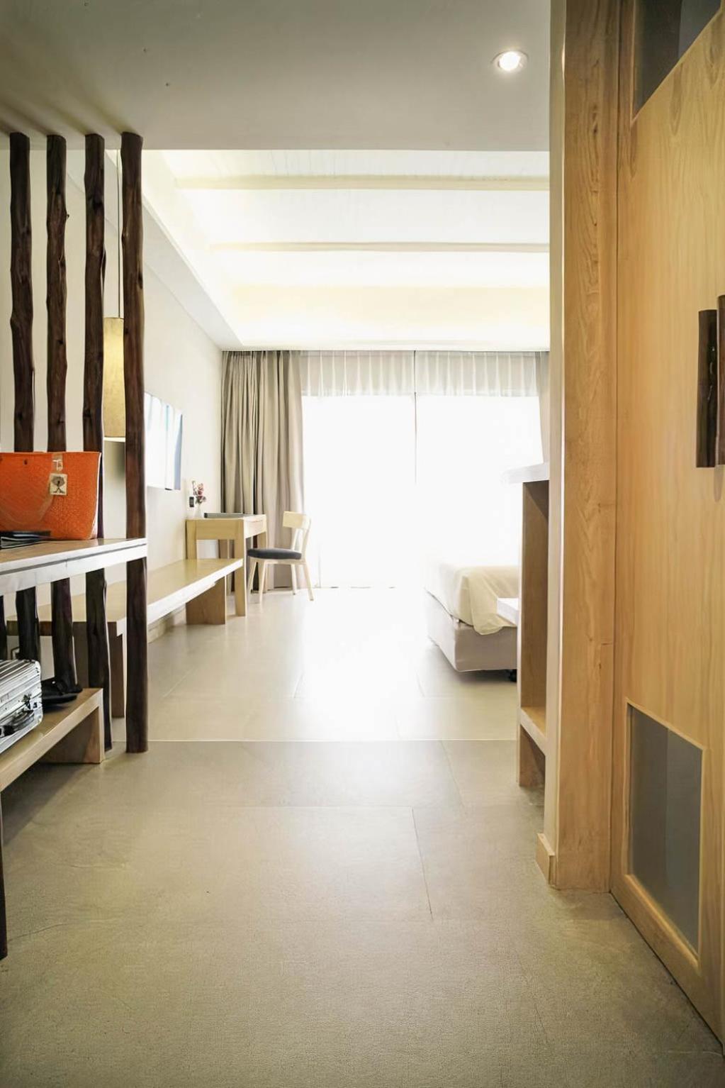 Andaman Cannacia Resort & Spa - Sha Extra Plus Strand Kata Exterior foto A room at the hotel