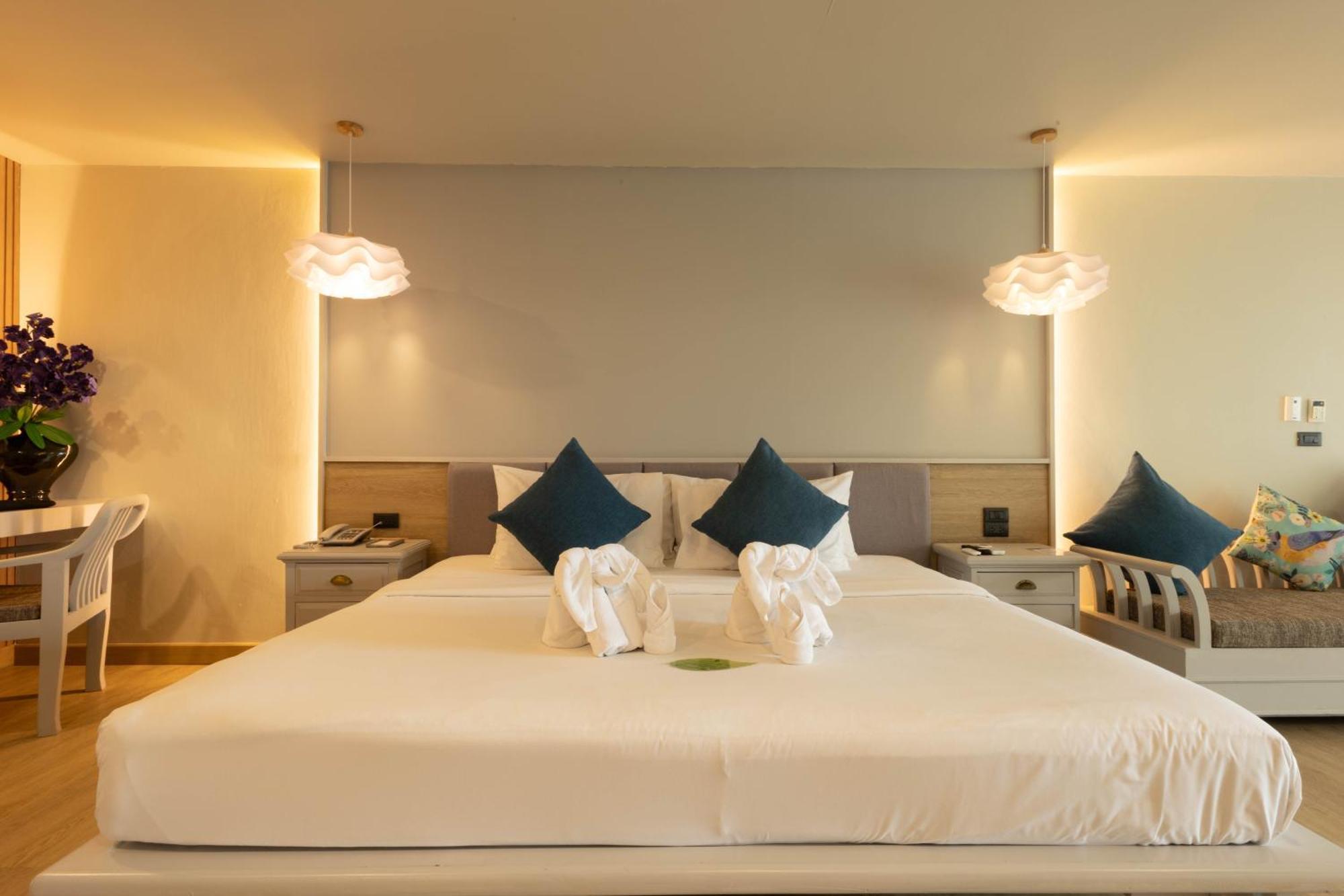 Andaman Cannacia Resort & Spa - Sha Extra Plus Strand Kata Exterior foto